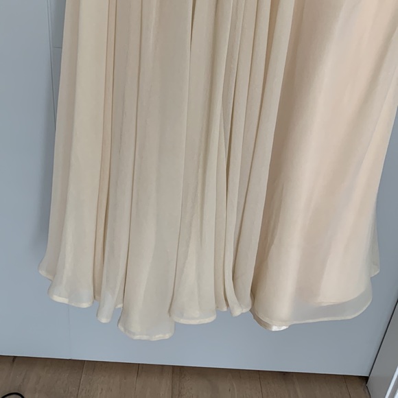 Well groomed gown - Picture 7 of 12